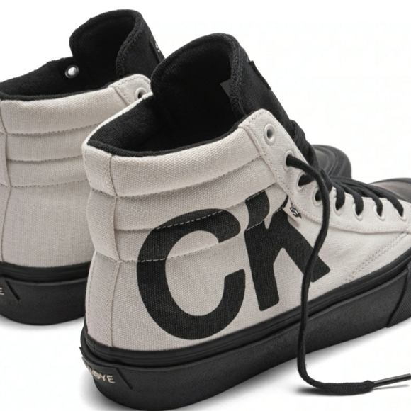 STRAYE - Picture 2 of 6